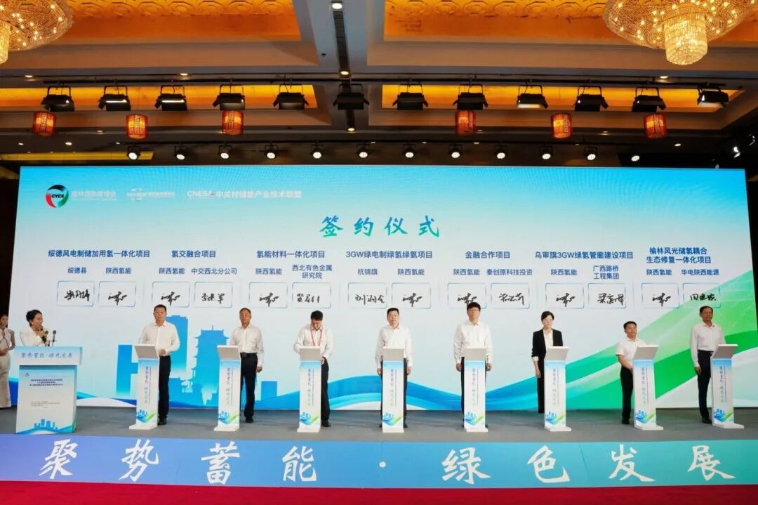 簽約 劉巍總.jpg